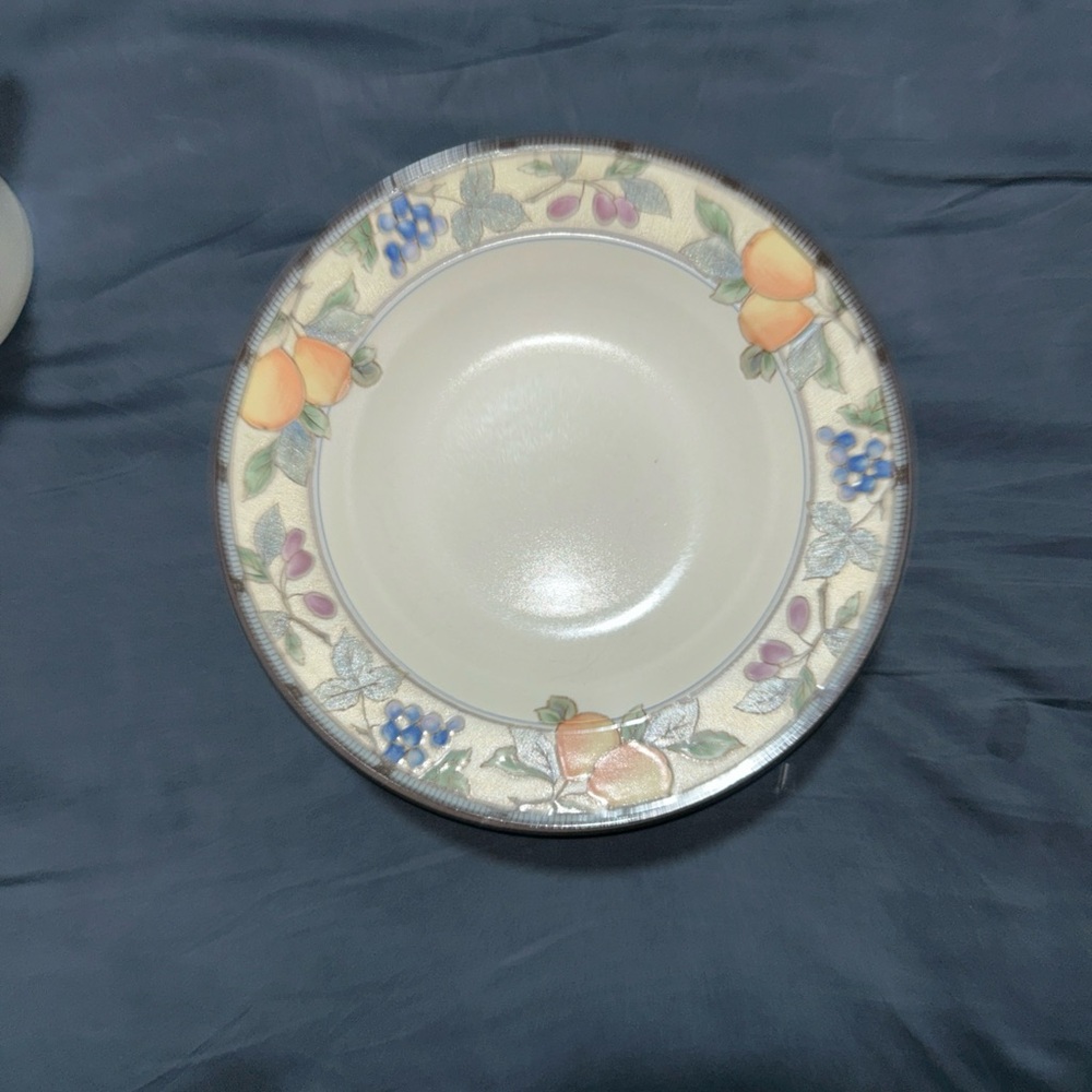 Set of 7 Mikasa Intaglio Garden Harvest Rimmed Soup/Salad Bowls